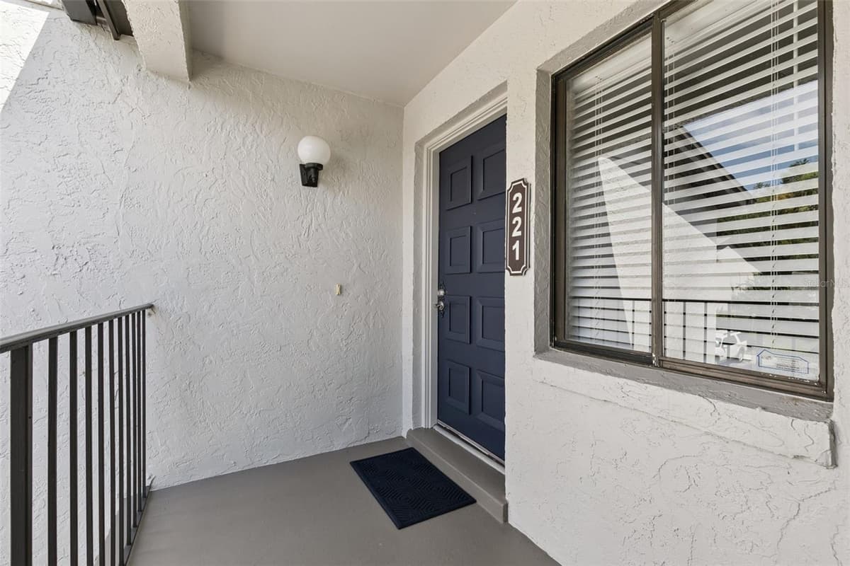 16 ESCONDIDO CIRCLE — photo 2 of 44