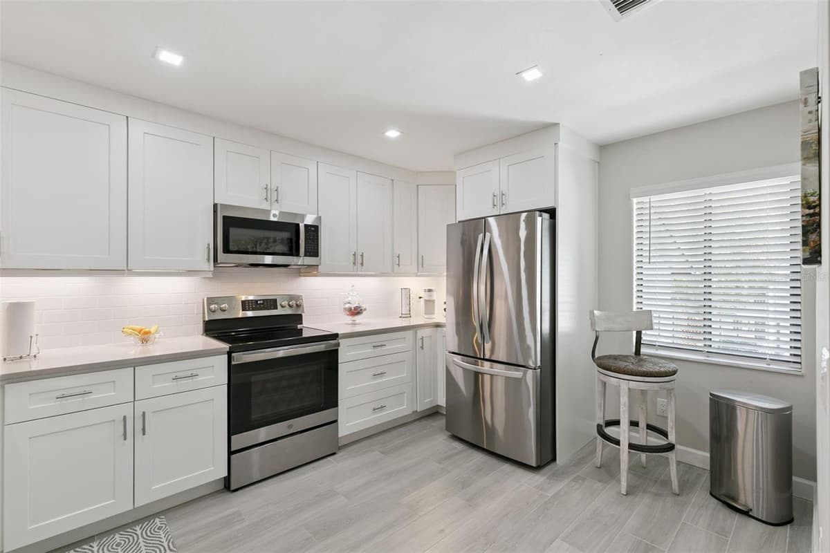 16 ESCONDIDO CIRCLE — photo 14 of 44