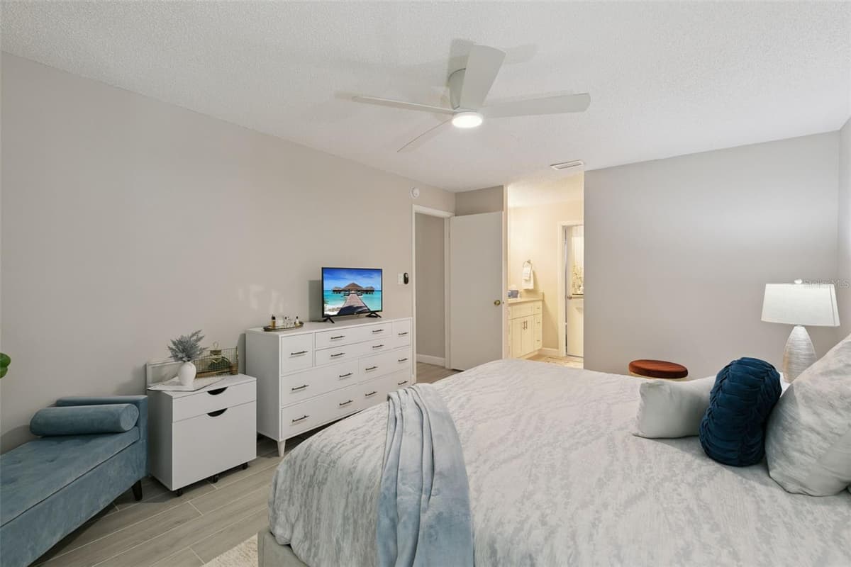 16 ESCONDIDO CIRCLE — photo 18 of 44