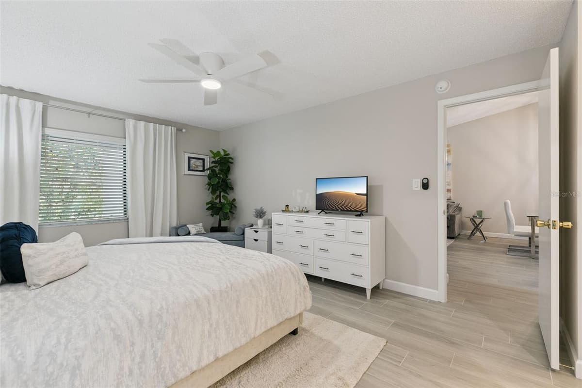 16 ESCONDIDO CIRCLE — photo 17 of 44