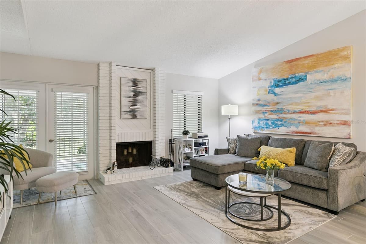 16 ESCONDIDO CIRCLE — photo 4 of 44