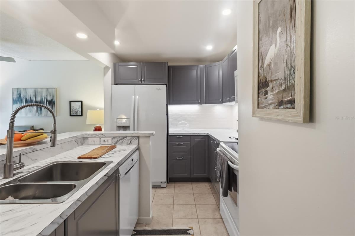 130 JASMINE WOODS COURT — photo 4 of 27