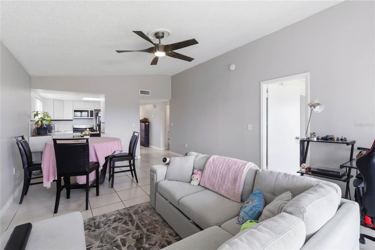 1064 LOTUS PARKWAY — photo 4 of 28