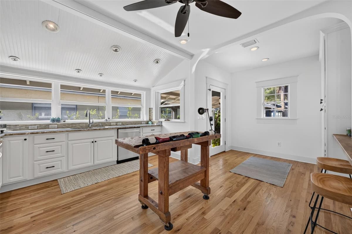 443 BROADVIEW AVENUE — photo 15 of 45