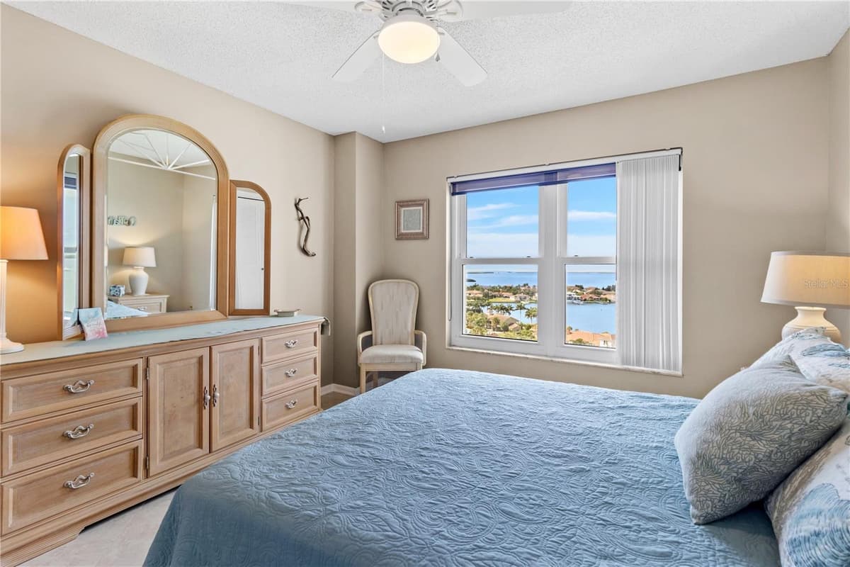 4900 BRITTANY DRIVE — photo 17 of 47