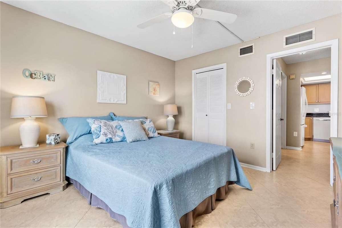4900 BRITTANY DRIVE — photo 18 of 47