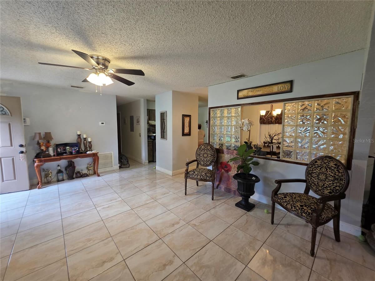 3210 SAWYER CIRCLE — photo 2 of 11
