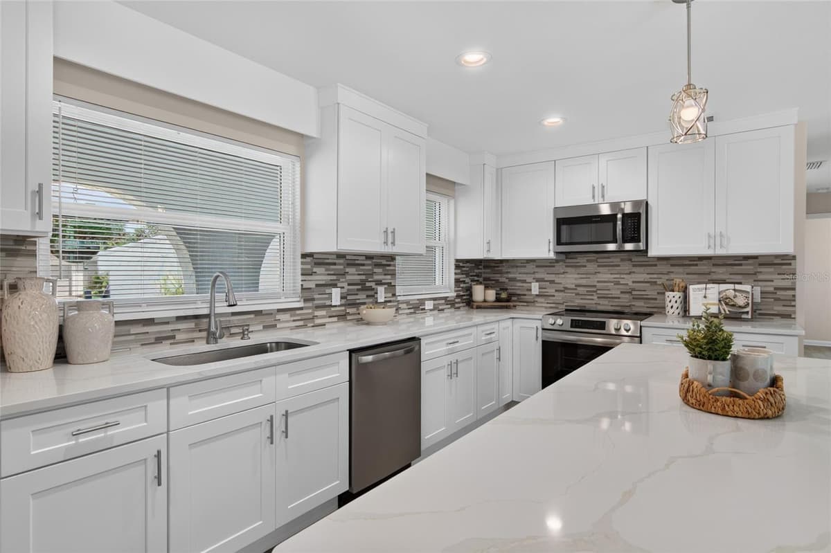 412 MAJORCA AVENUE — photo 8 of 31