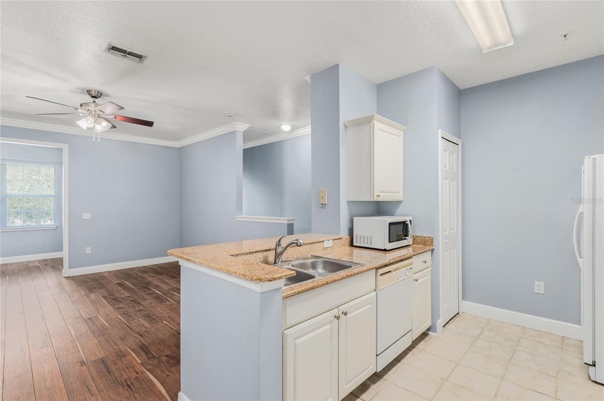1315 EASTERN PECAN PLACE — photo 10 of 22