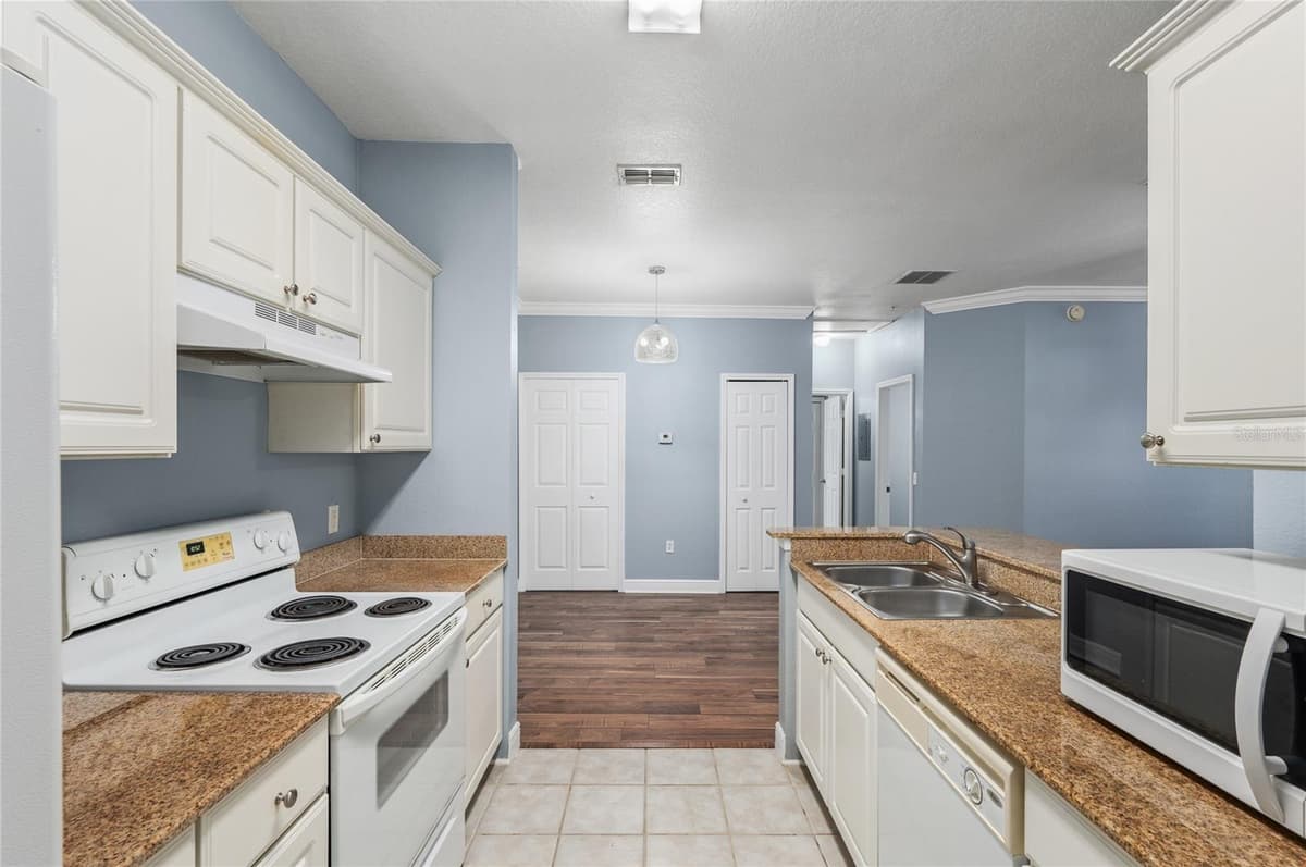 1315 EASTERN PECAN PLACE — photo 11 of 22