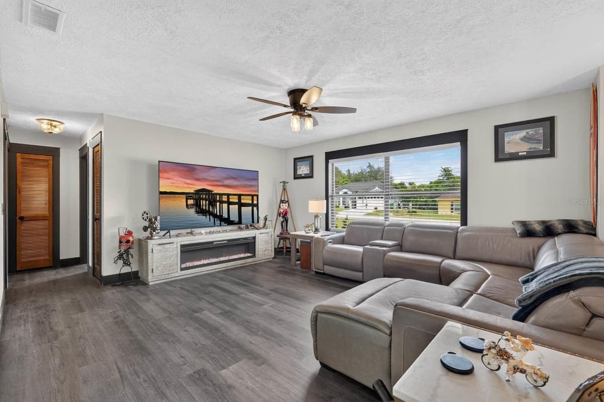 2114 EL CAMPO AVENUE — photo 11 of 36