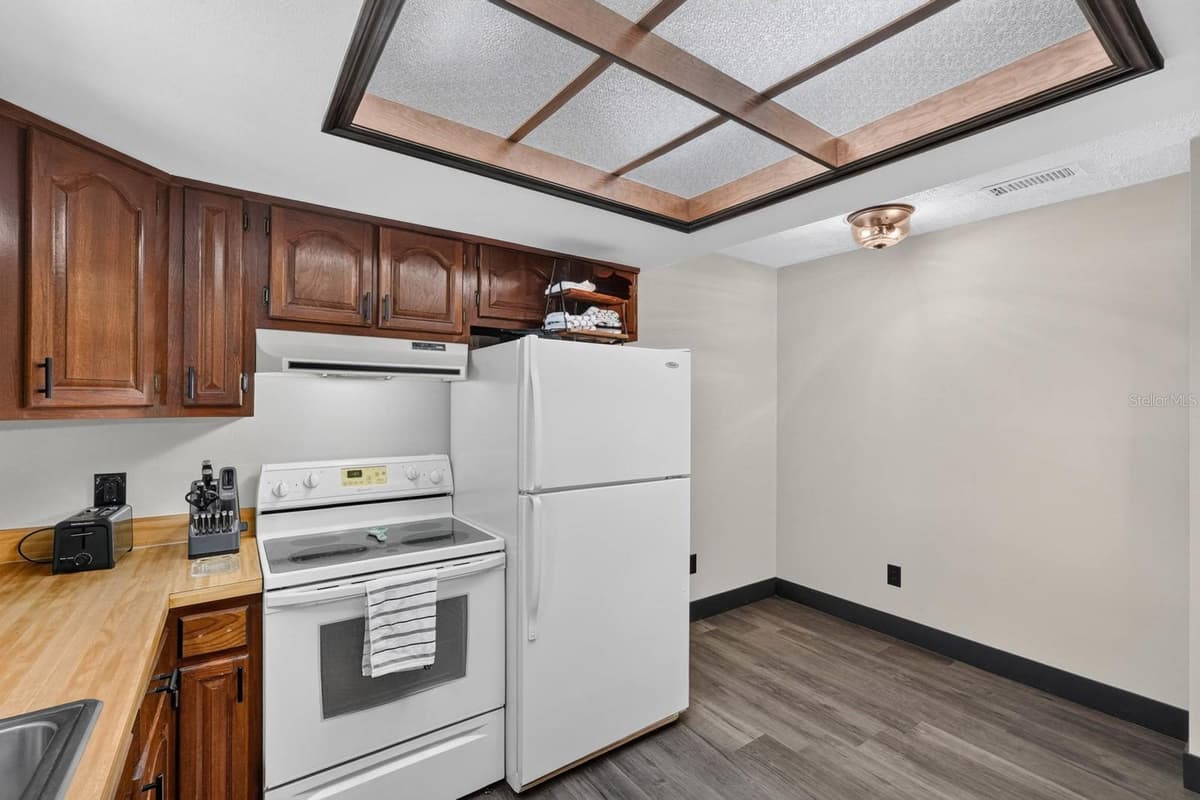 2114 EL CAMPO AVENUE — photo 15 of 36