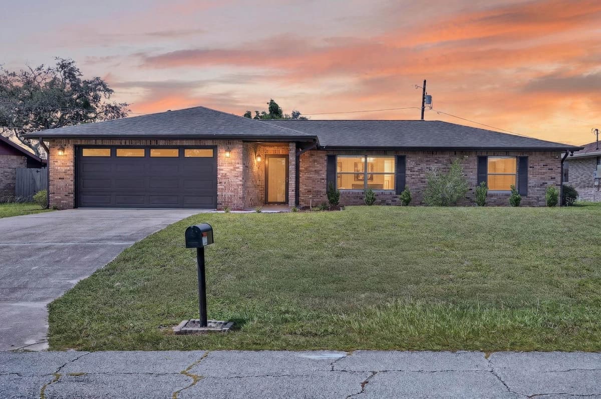 2114 EL CAMPO AVENUE — photo 3 of 36