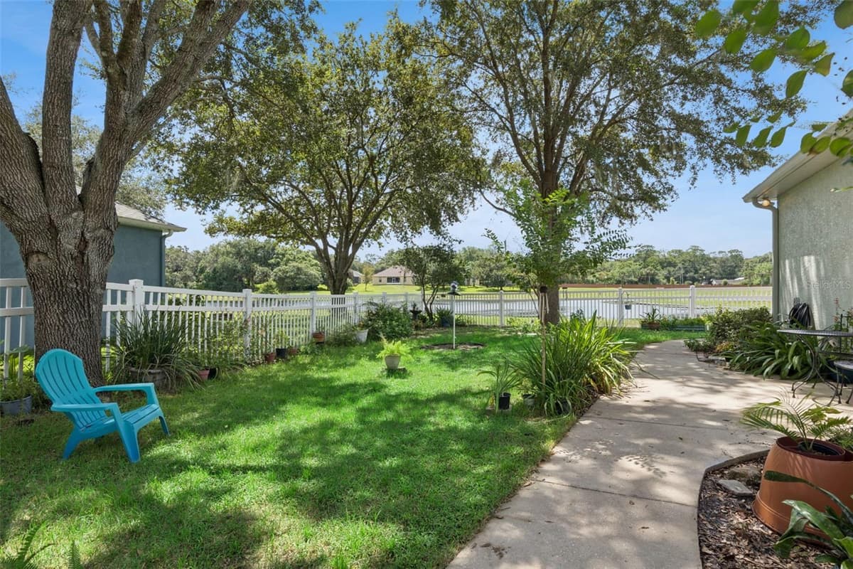 106 OAK HAVEN CIRCLE — photo 32 of 39