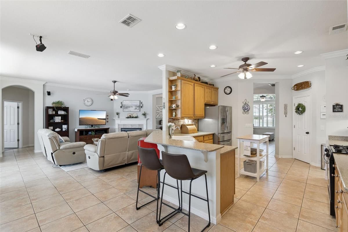 106 OAK HAVEN CIRCLE — photo 11 of 39
