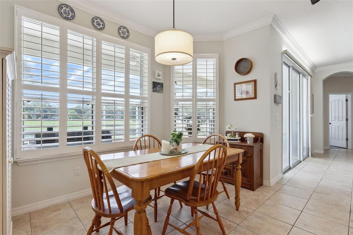 106 OAK HAVEN CIRCLE — photo 15 of 39