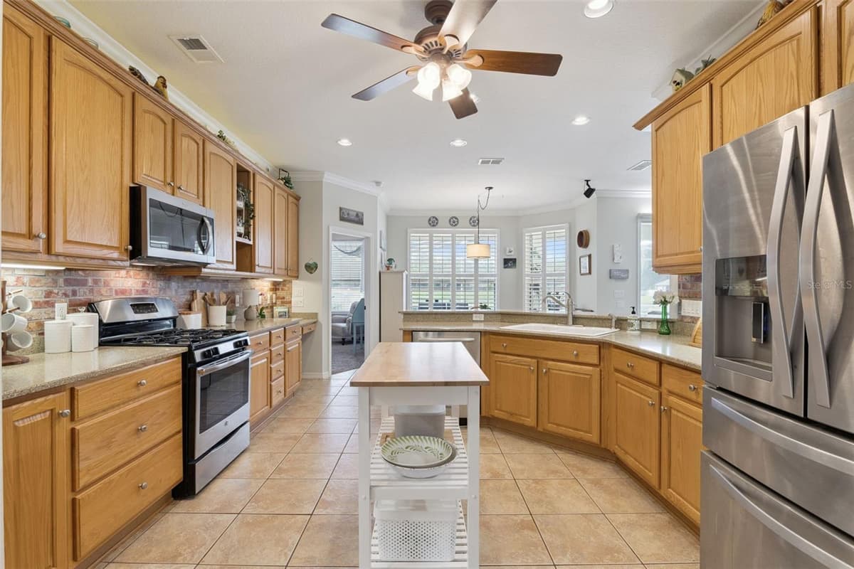 106 OAK HAVEN CIRCLE — photo 14 of 39