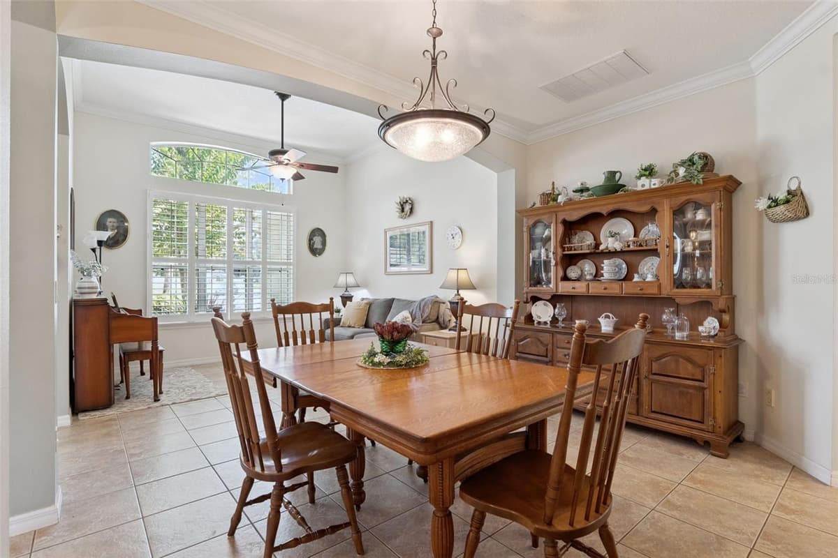 106 OAK HAVEN CIRCLE — photo 8 of 39