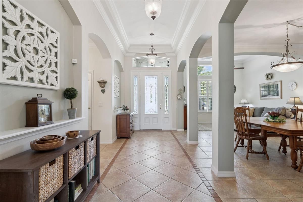 106 OAK HAVEN CIRCLE — photo 4 of 39