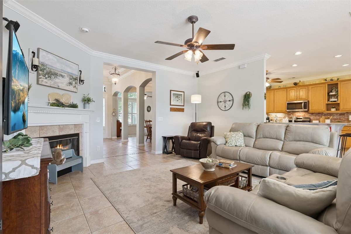 106 OAK HAVEN CIRCLE — photo 9 of 39