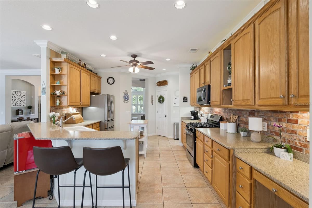 106 OAK HAVEN CIRCLE — photo 13 of 39