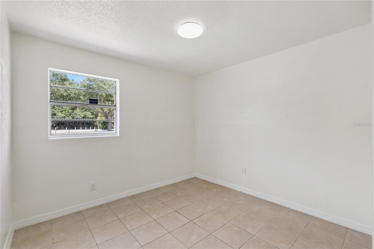 875 LOOMIS AVENUE — photo 11 of 21