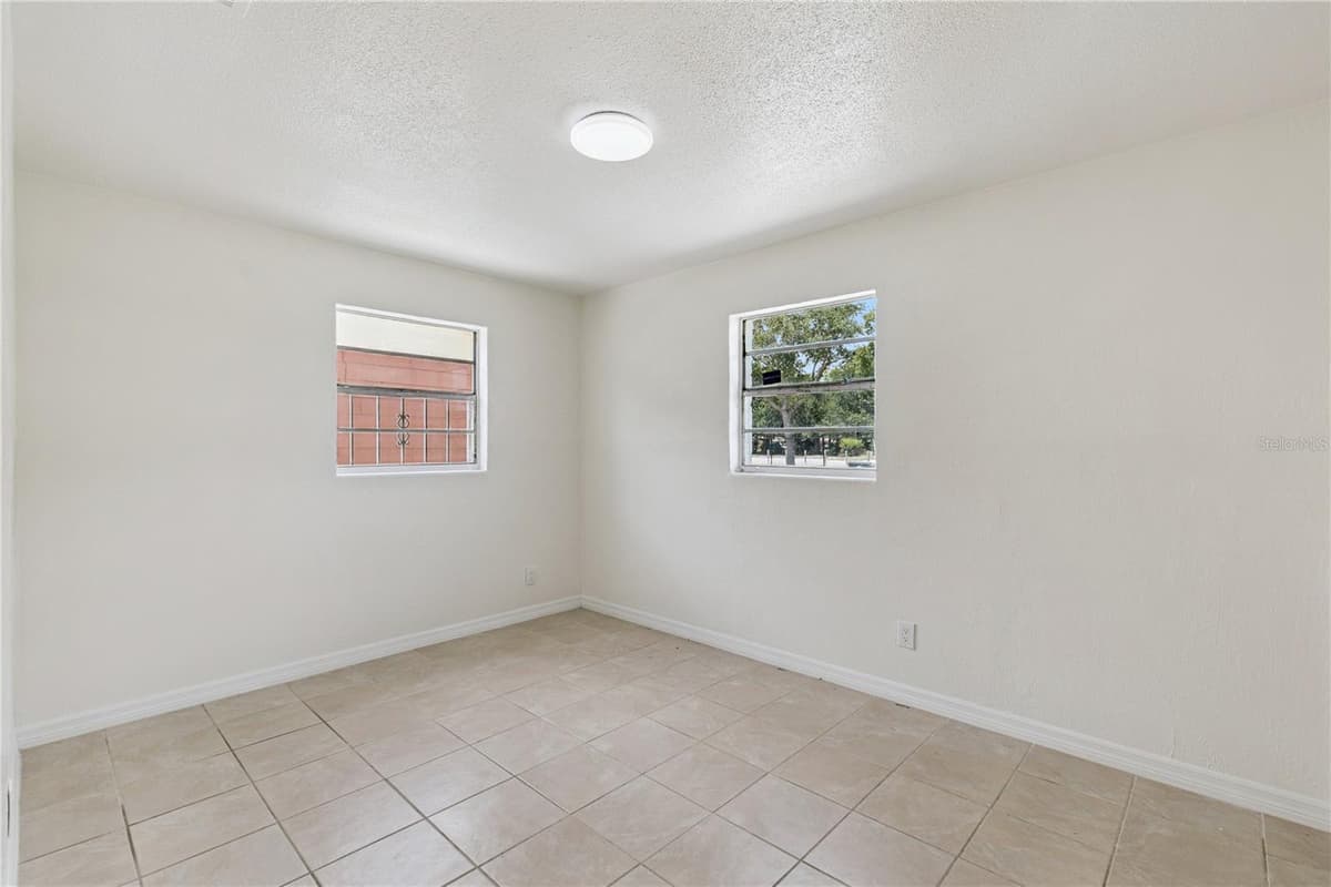 875 LOOMIS AVENUE — photo 12 of 21