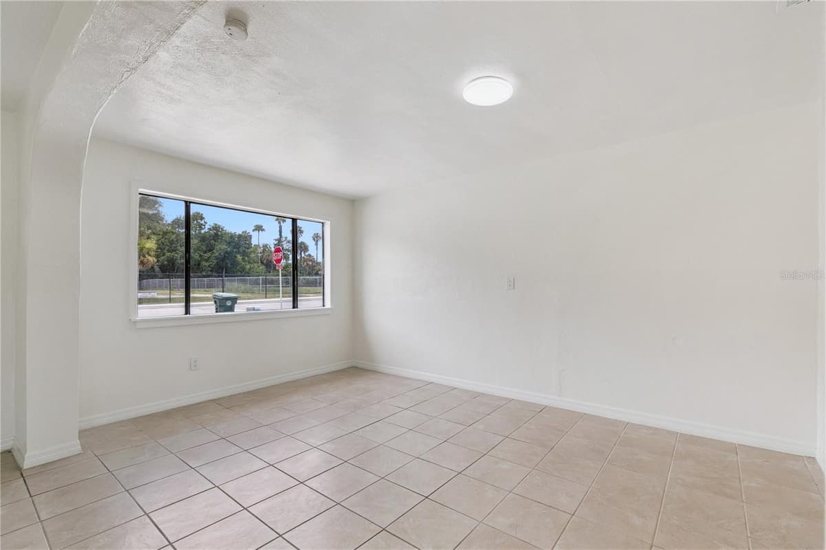 875 LOOMIS AVENUE — photo 3 of 21