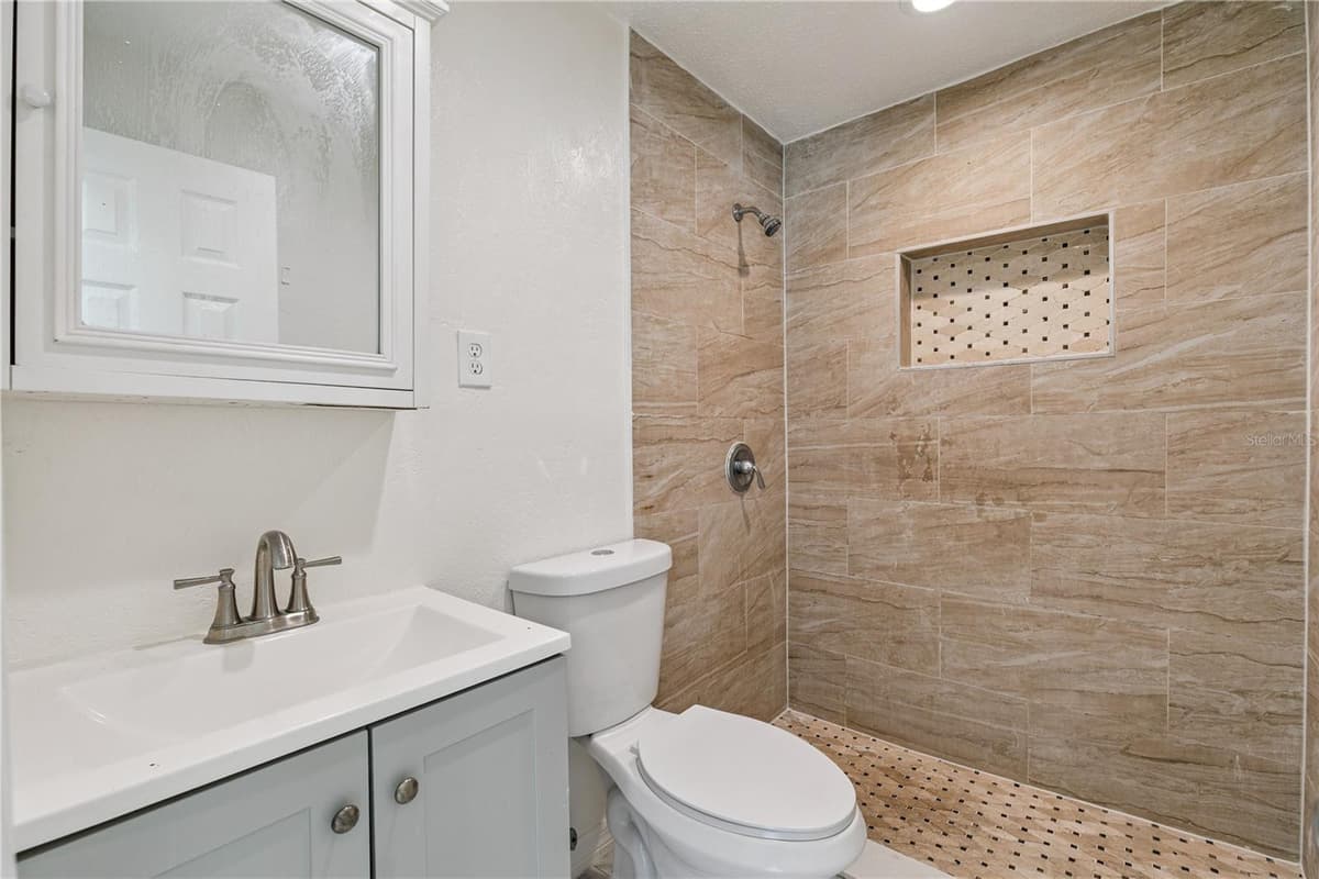 875 LOOMIS AVENUE — photo 14 of 21