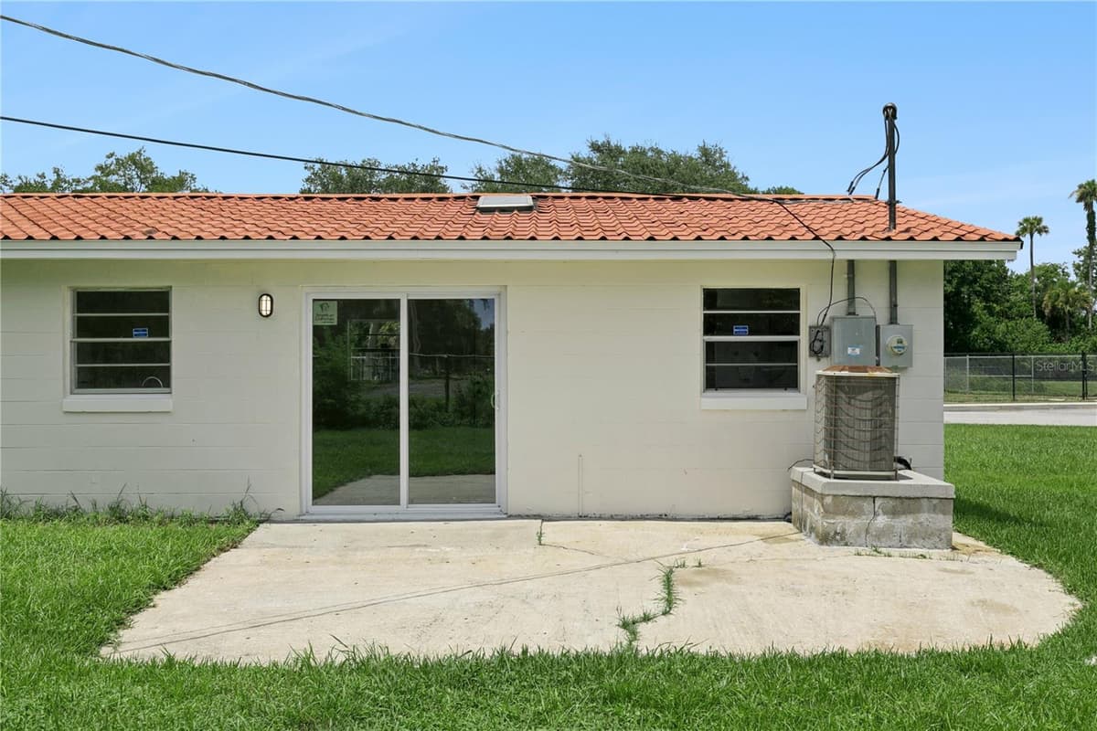 875 LOOMIS AVENUE — photo 15 of 21