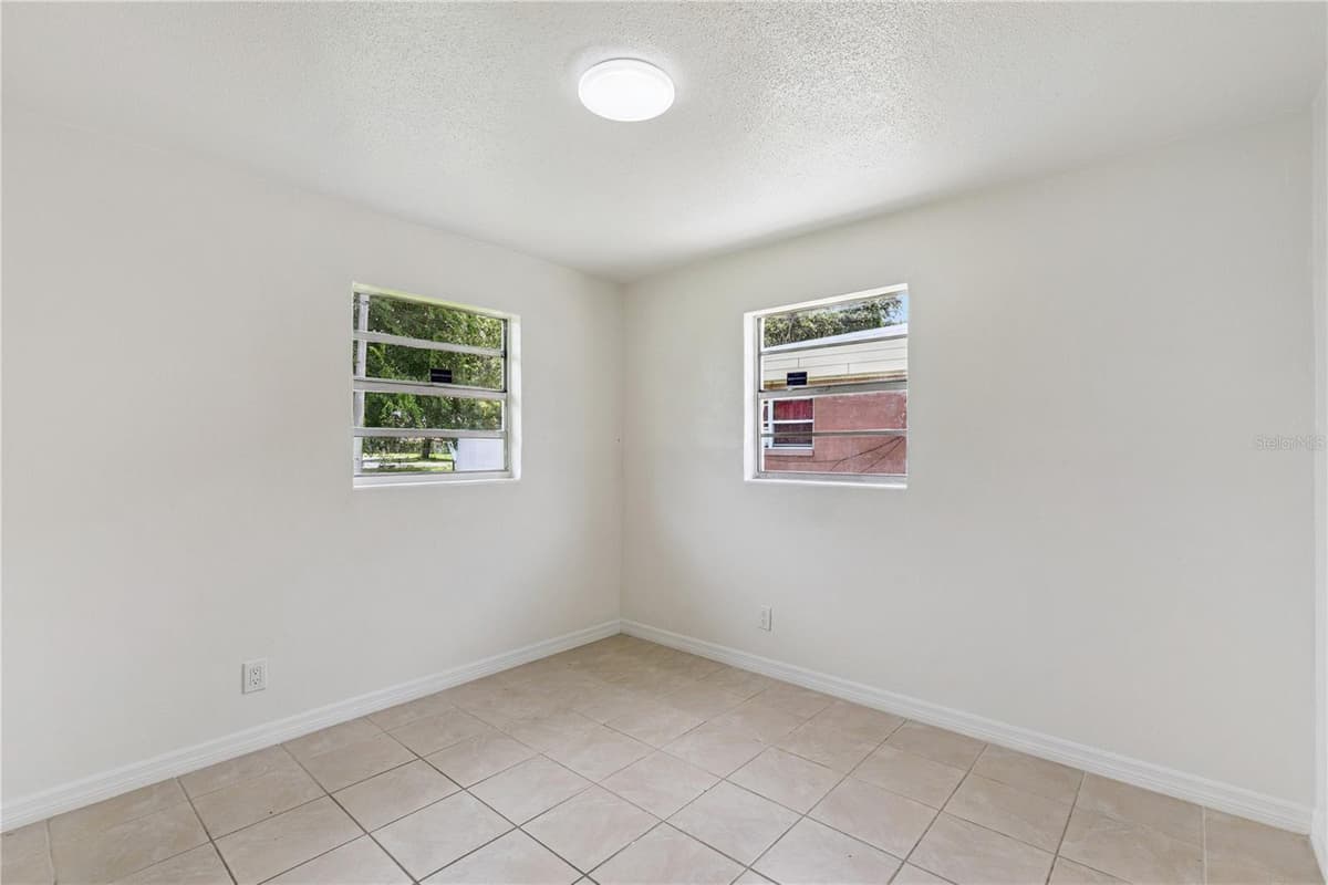 875 LOOMIS AVENUE — photo 13 of 21