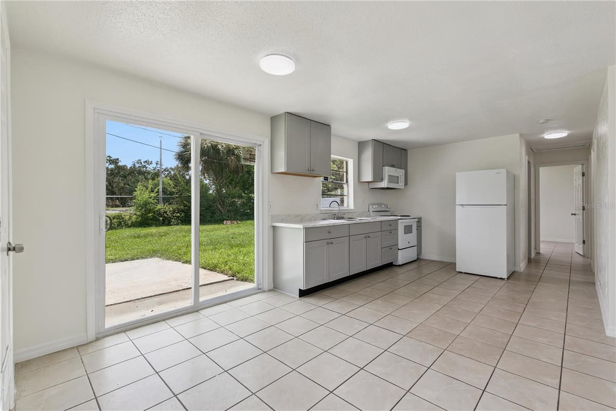 875 LOOMIS AVENUE — photo 8 of 21