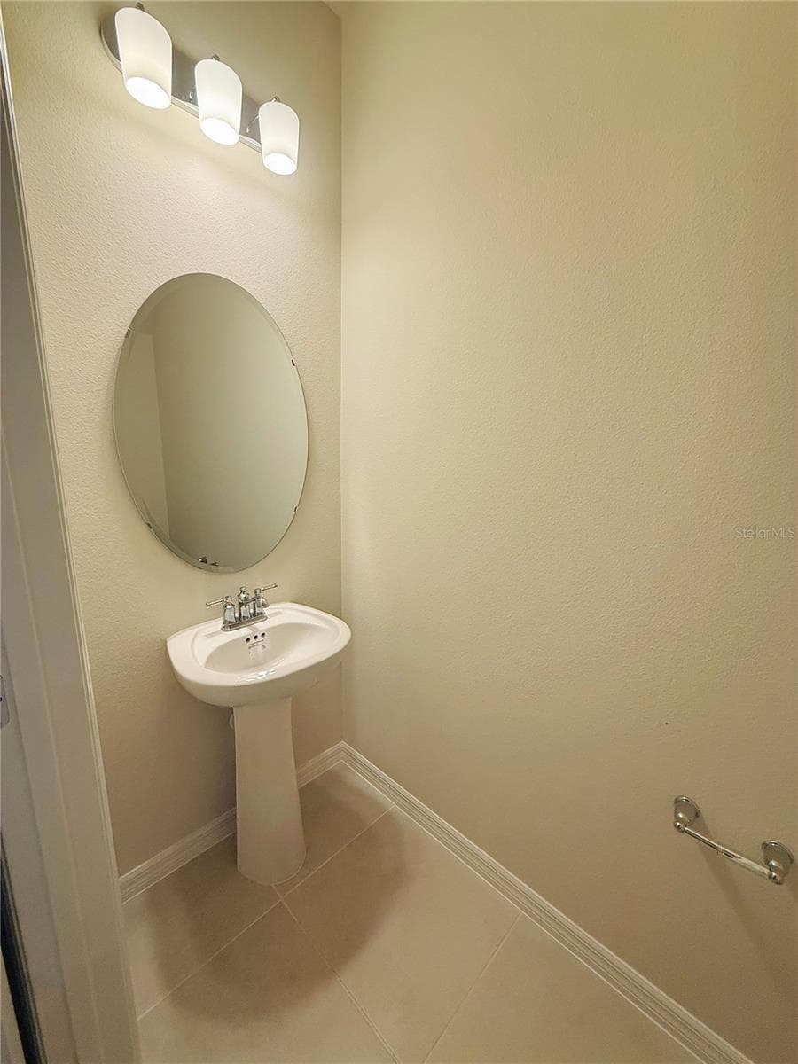 393 MEADOWLAND POINT — photo 10 of 30