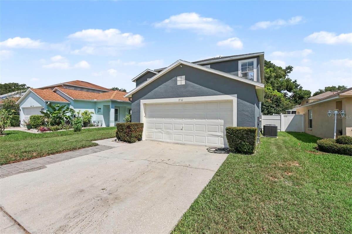 8910 BRIDGEFORD OAKS DRIVE — photo 3 of 26