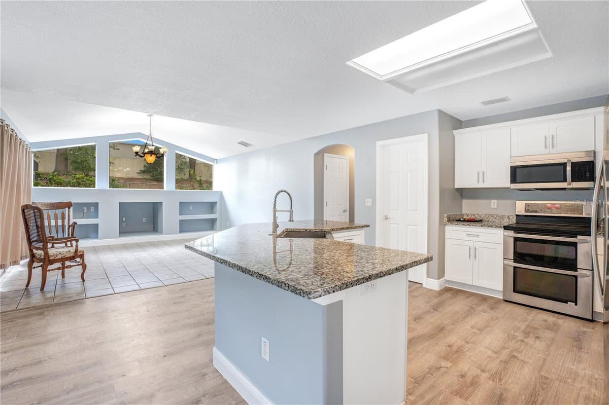 14203 VISTA DEL LAGO BOULEVARD — photo 6 of 31