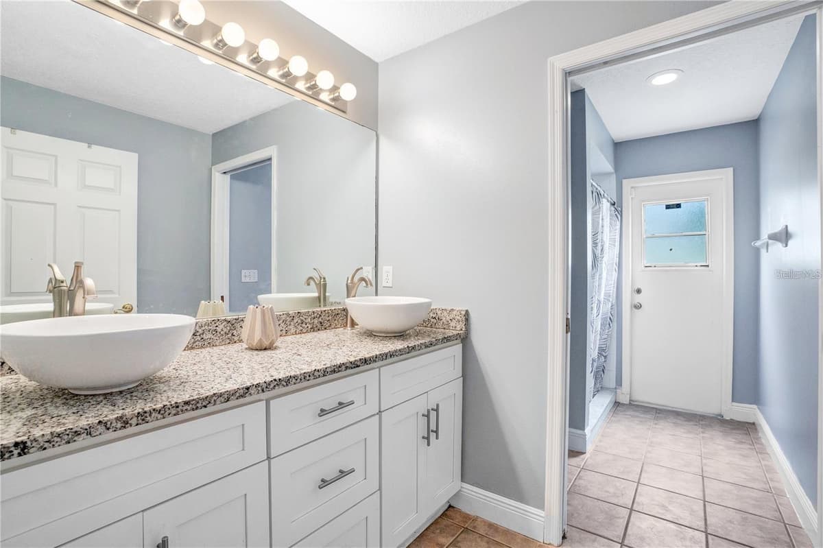 14203 VISTA DEL LAGO BOULEVARD — photo 16 of 31