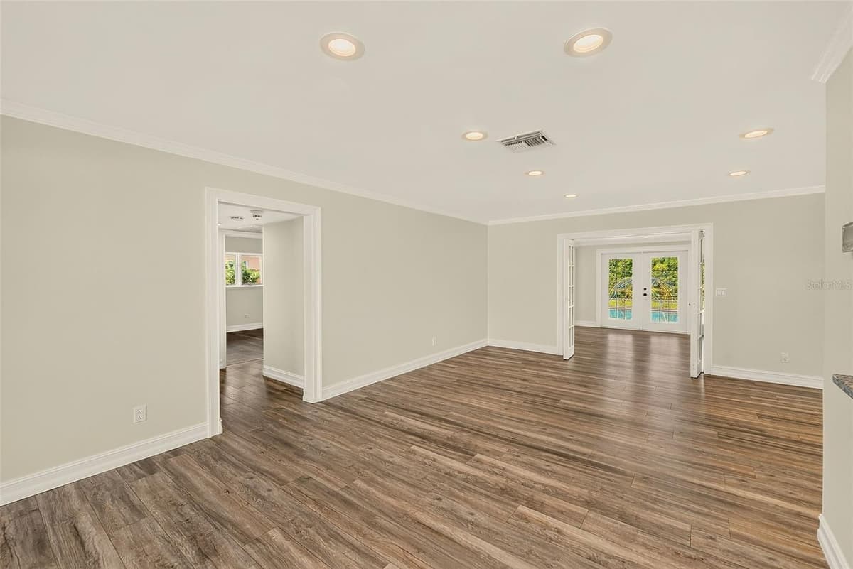 812 WILLOWBRANCH AVENUE — photo 9 of 53