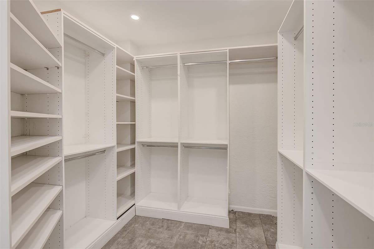 812 WILLOWBRANCH AVENUE — photo 32 of 53