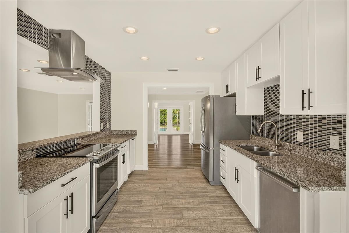 812 WILLOWBRANCH AVENUE — photo 10 of 53