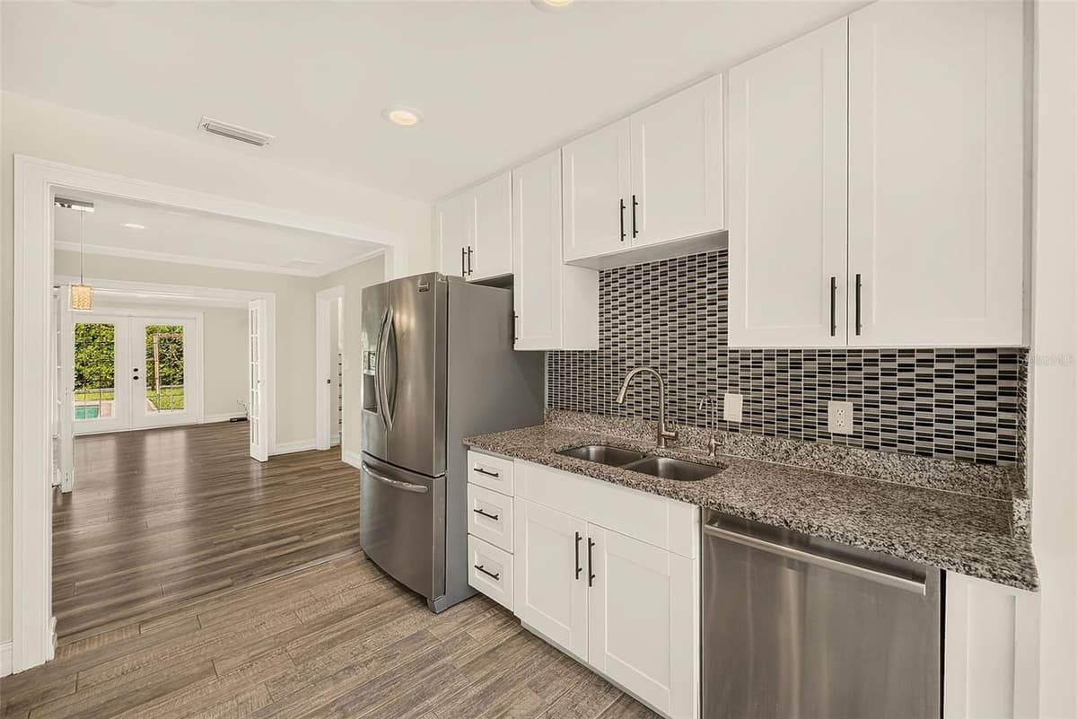 812 WILLOWBRANCH AVENUE — photo 11 of 53