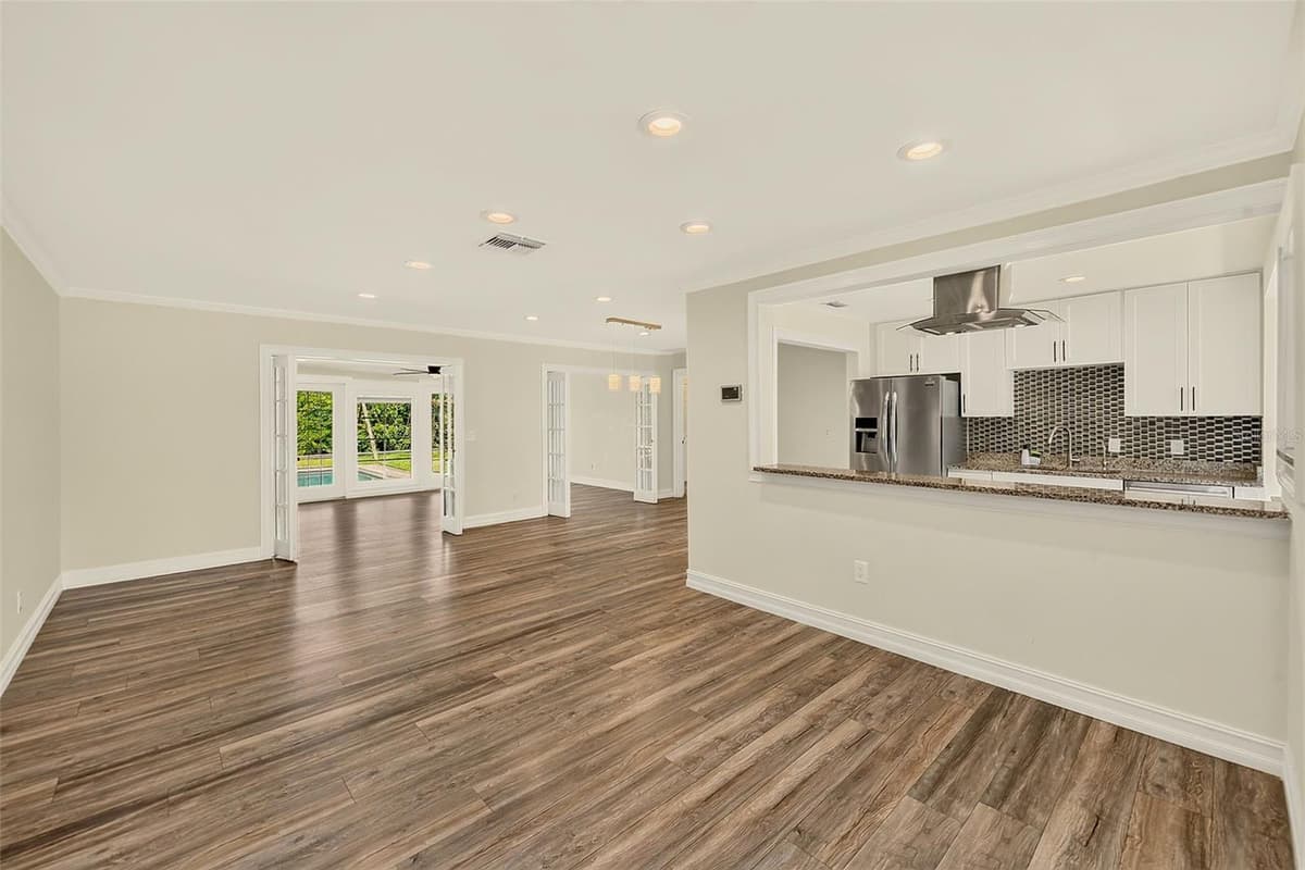 812 WILLOWBRANCH AVENUE — photo 8 of 53