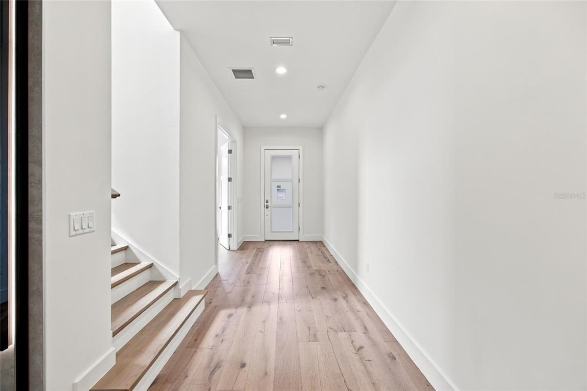 5104 EVELYN DRIVE — photo 3 of 45
