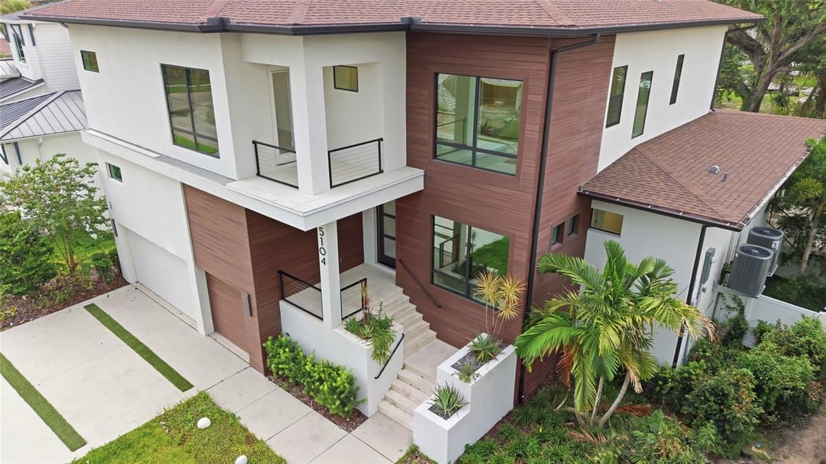 5104 EVELYN DRIVE — photo 2 of 45