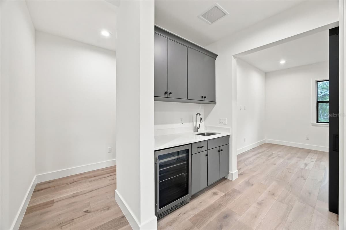 5104 EVELYN DRIVE — photo 20 of 45