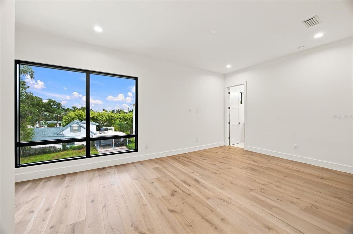 5104 EVELYN DRIVE — photo 33 of 45