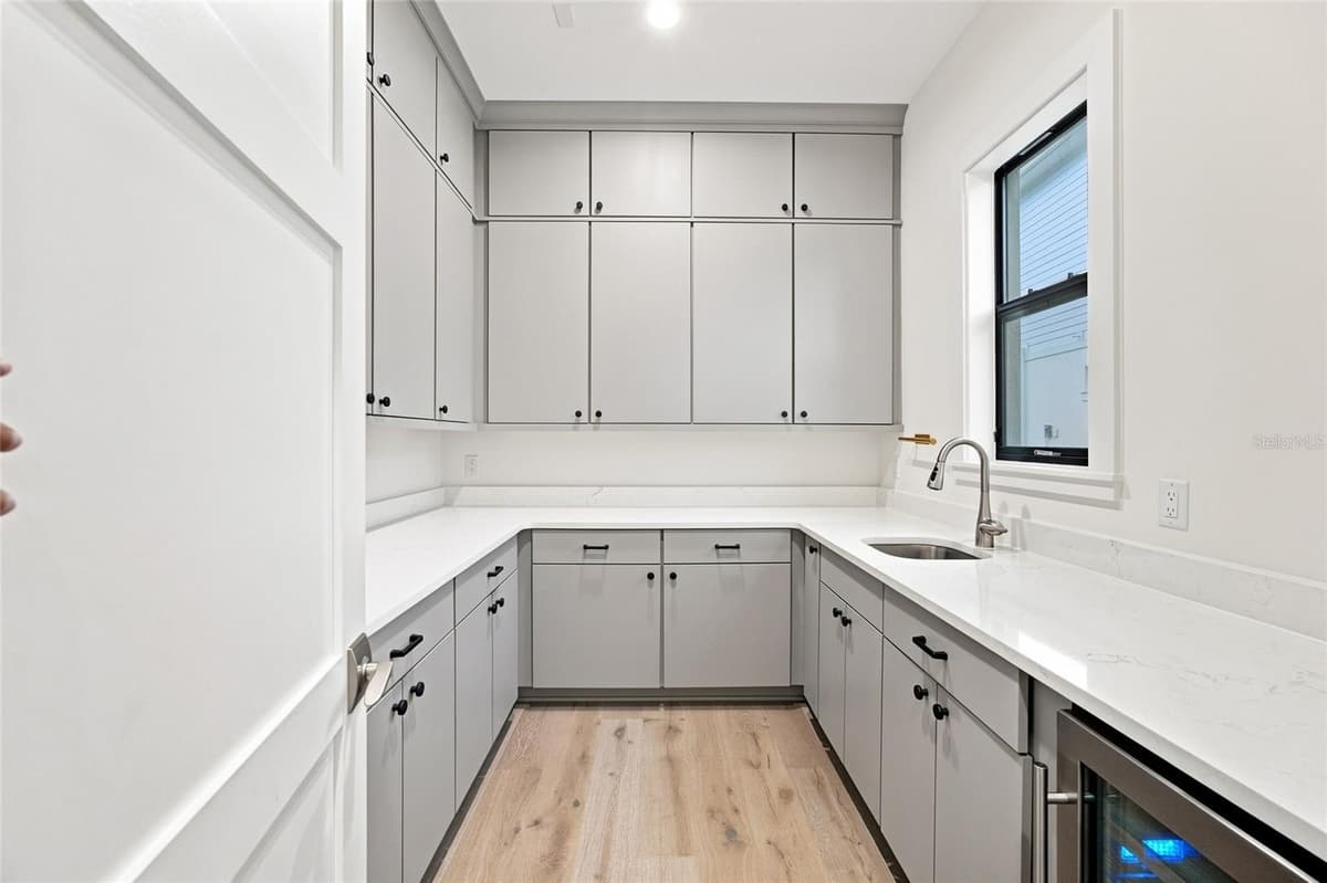 5104 EVELYN DRIVE — photo 12 of 45