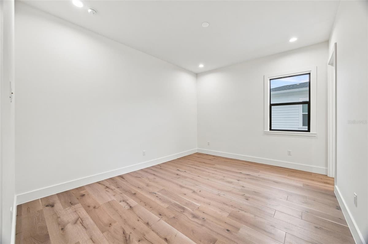 5104 EVELYN DRIVE — photo 36 of 45