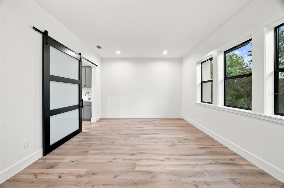 5104 EVELYN DRIVE — photo 22 of 45