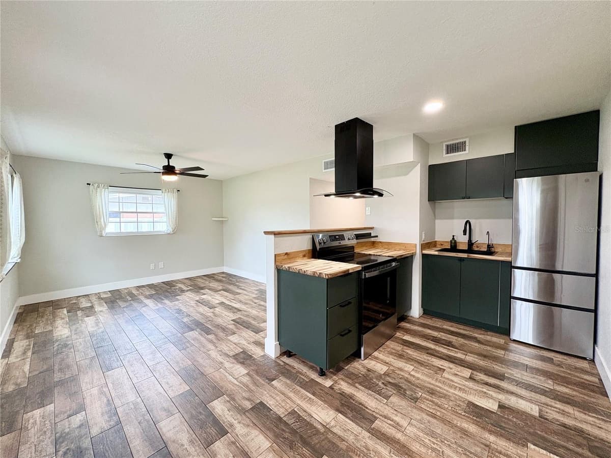 10333 LOUBET STREET — photo 5 of 29