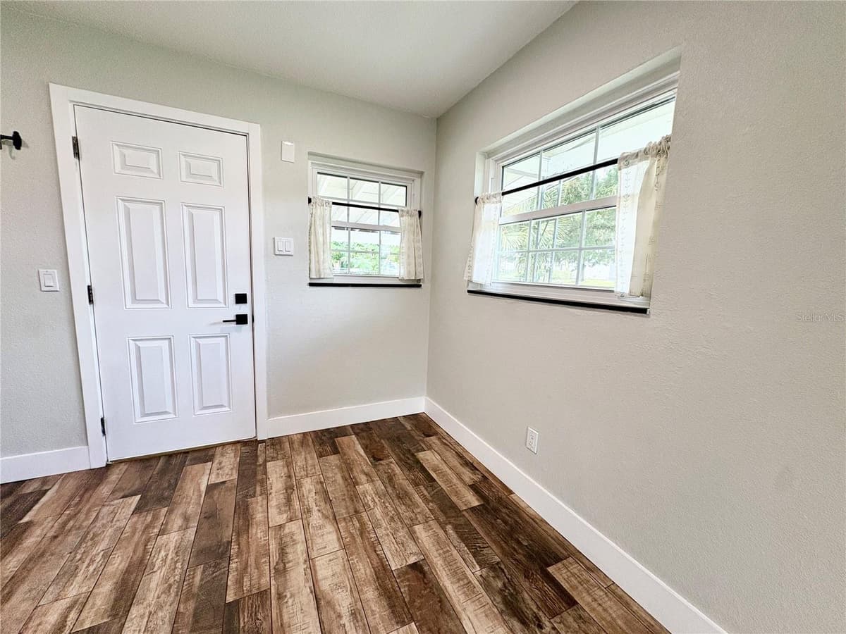10333 LOUBET STREET — photo 8 of 29